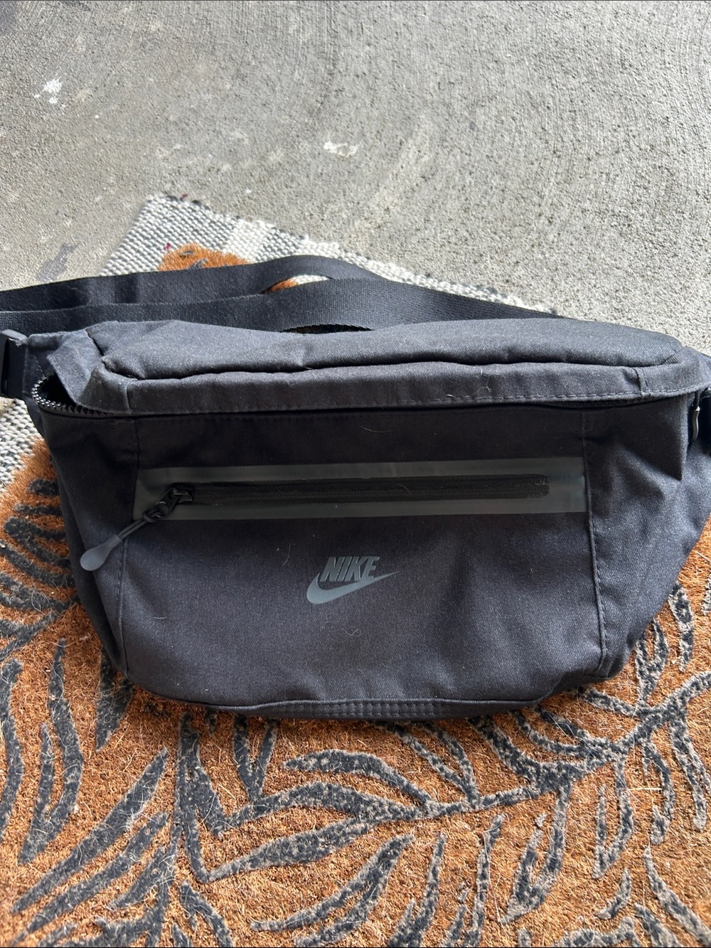 Nike Black Waist Pack - Everyday Sling Bag extra large